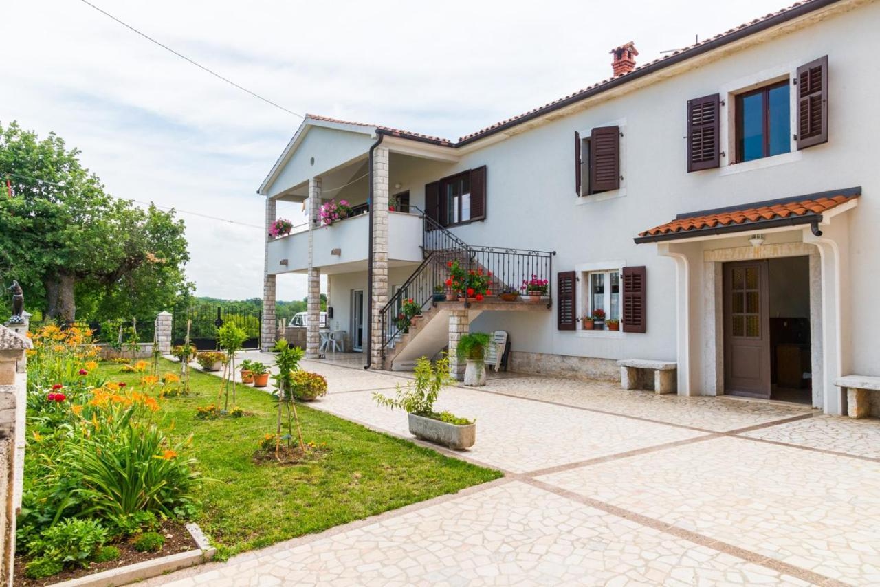 Lovely House Lindi In Porec Exterior photo