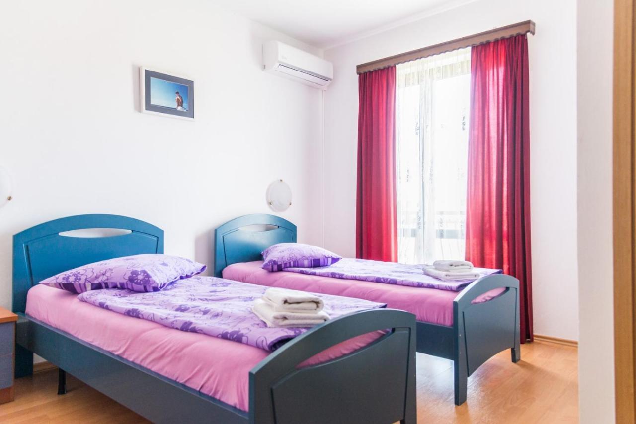 Lovely House Lindi In Porec Exterior photo