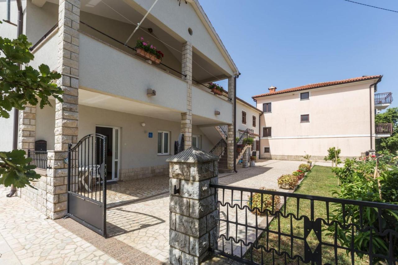 Lovely House Lindi In Porec Exterior photo