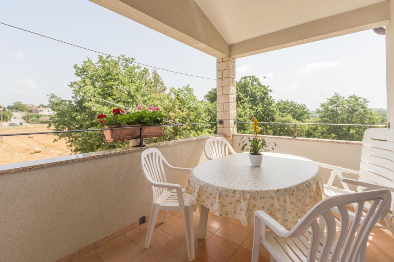 Lovely House Lindi In Porec Exterior photo
