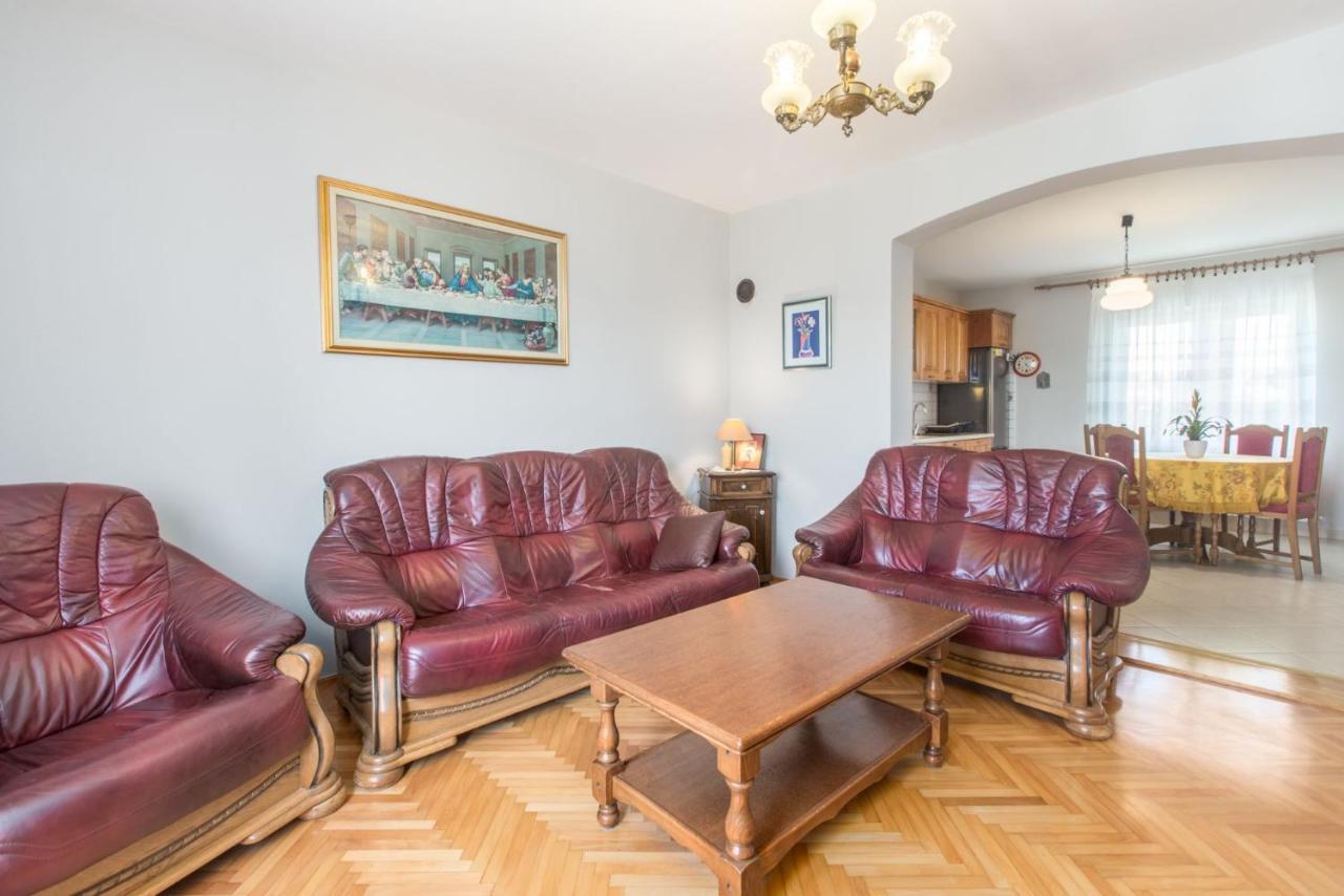 Lovely House Lindi In Porec Exterior photo