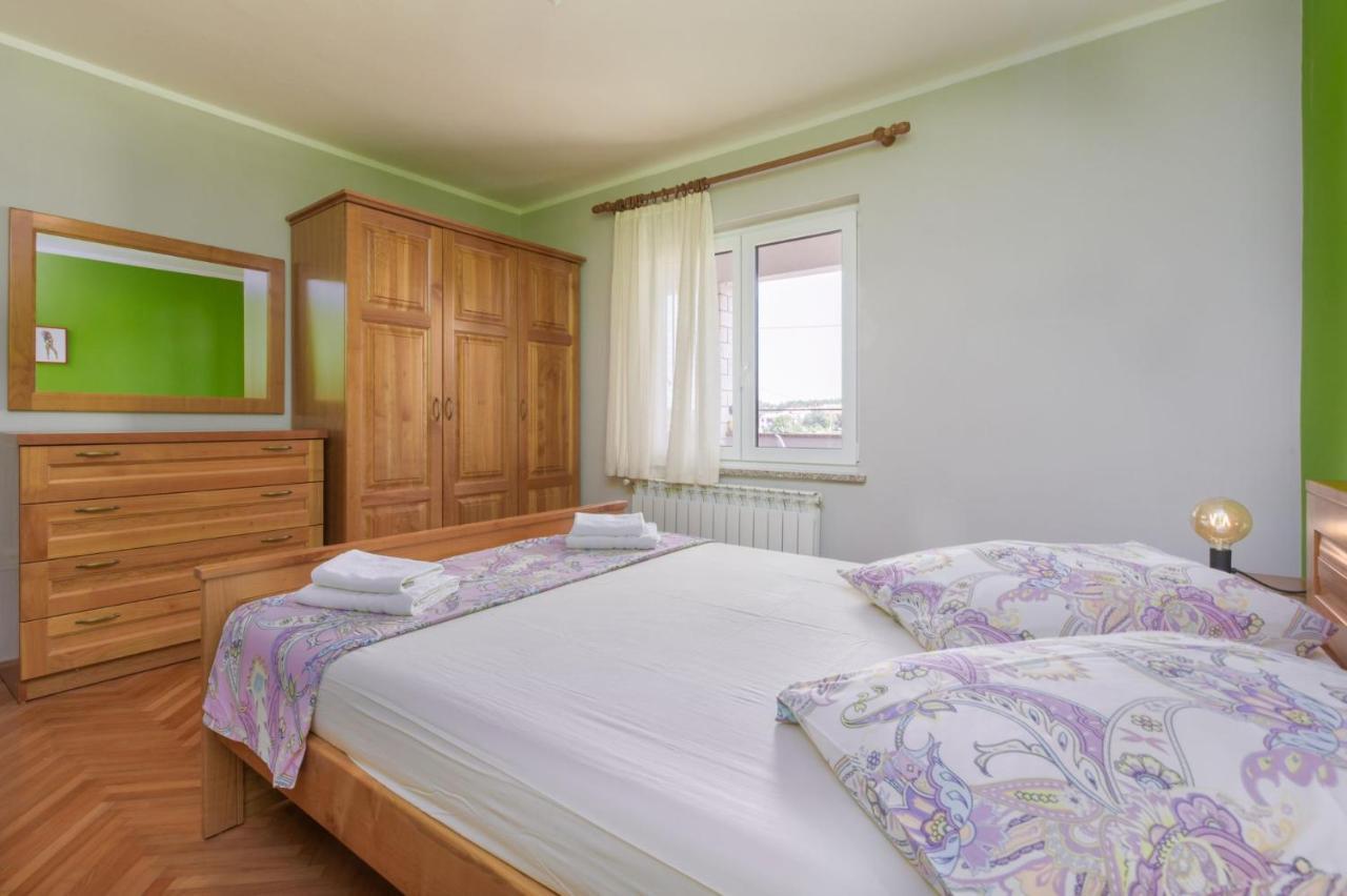 Lovely House Lindi In Porec Exterior photo