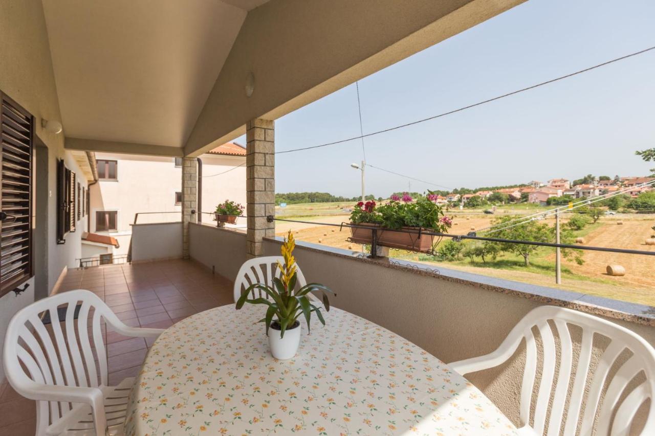 Lovely House Lindi In Porec Exterior photo